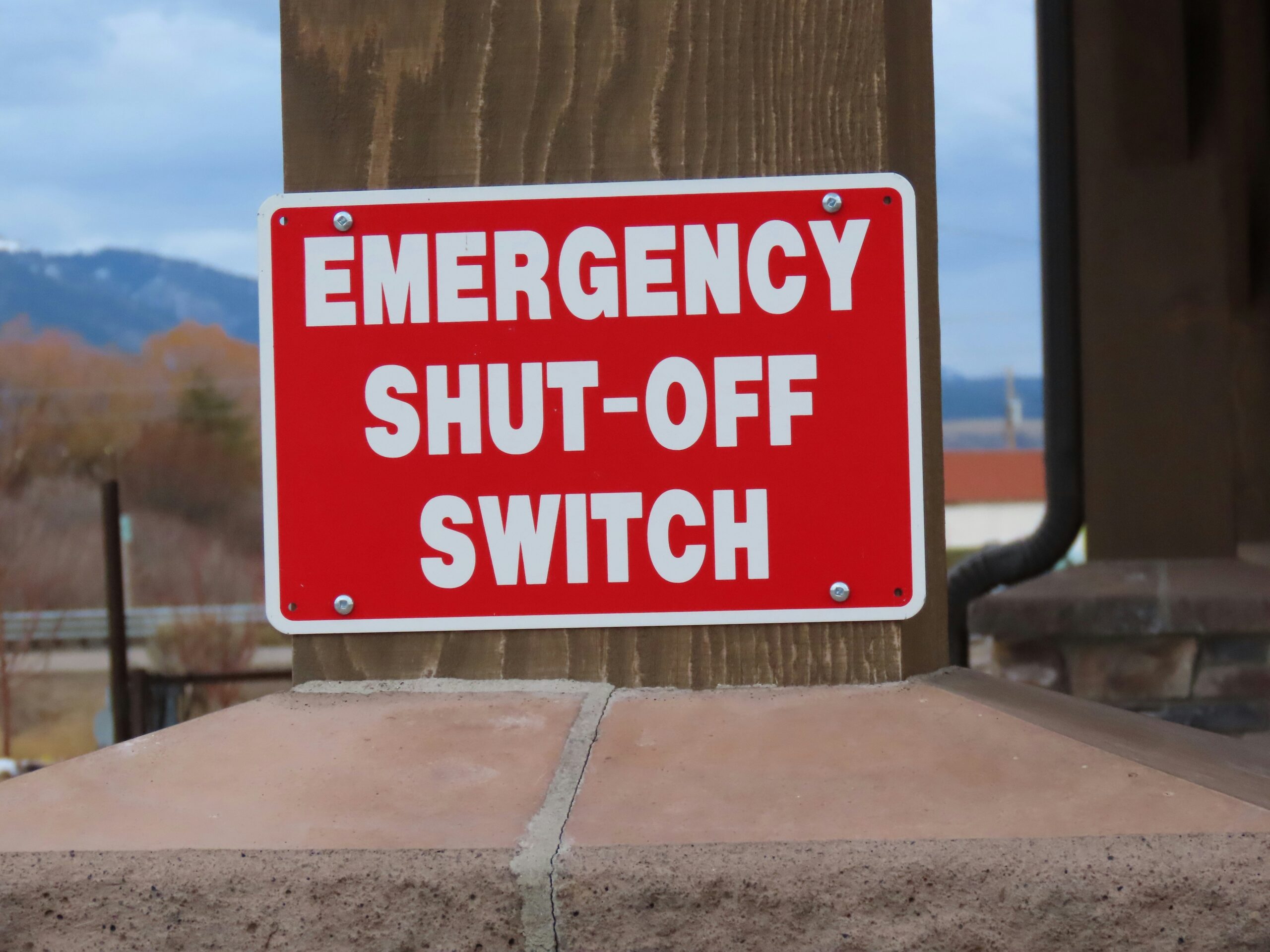 Diagram showing how a hardware kill switch works