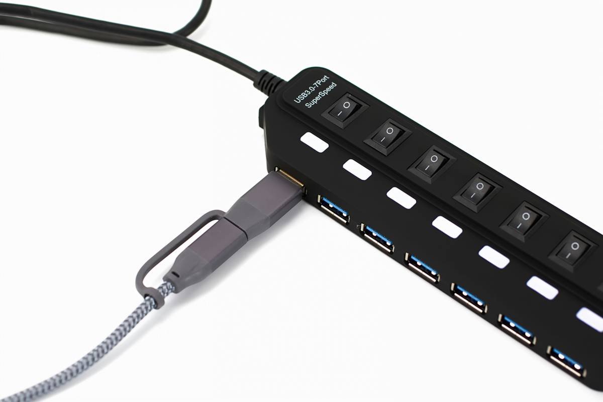 Illustration of a tech switch hardware setup